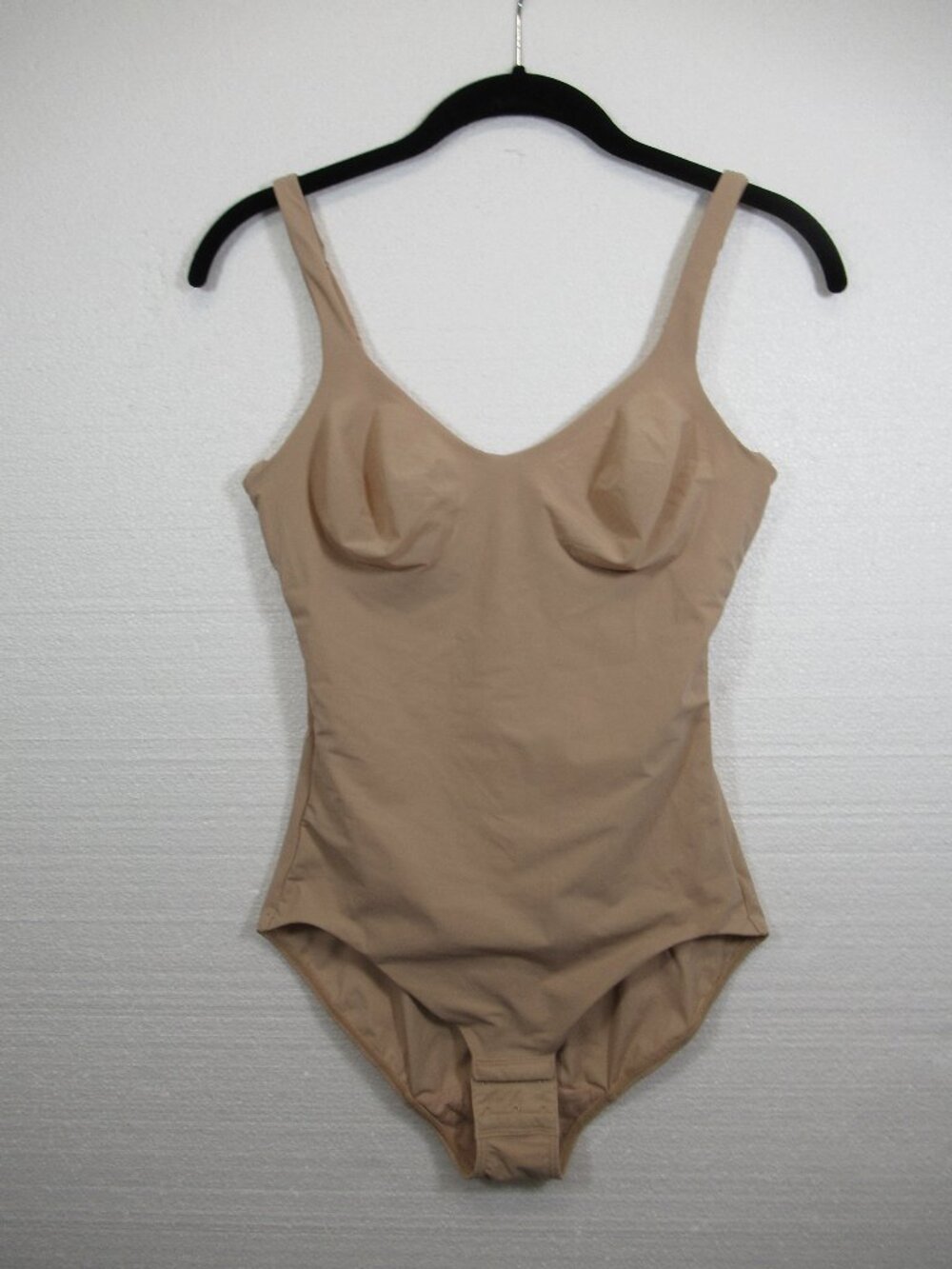 Wacoal Try a Little Slenderness Bodysuit Women 36B Beige Underwire 801165